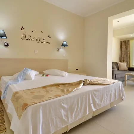 Golden Fox And * Lákones