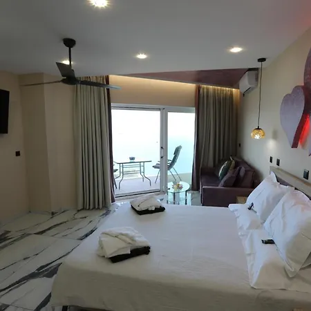 Golden Fox Studios And Suites Apartment *
