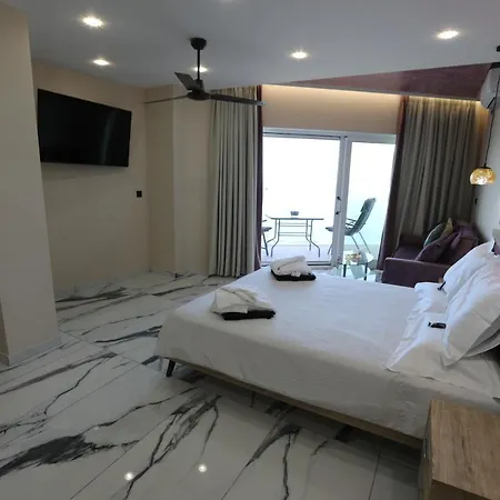 Golden Fox And Apartman *