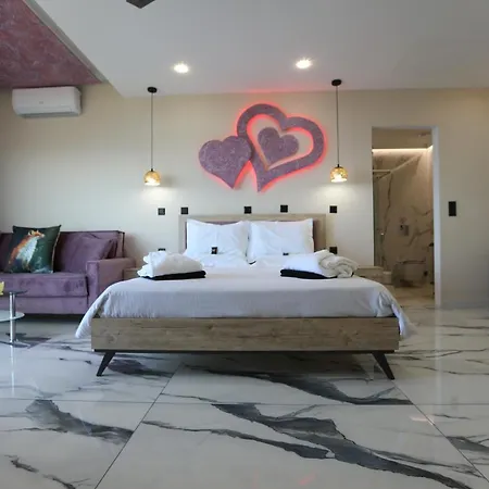 Golden Fox Studios And Suites Lakones