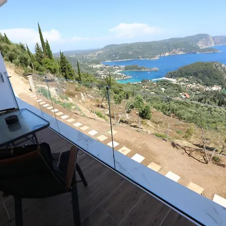Golden Fox Studios And Suites Apartment