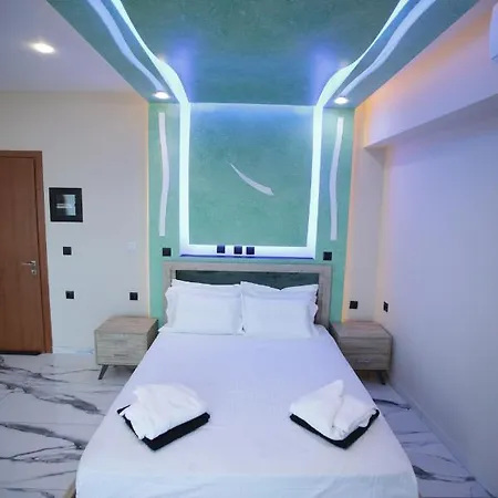 Golden Fox And Apartman *