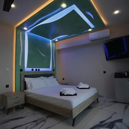 Golden Fox Studios And Suites Lakones