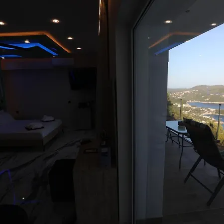 Golden Fox Studios And Suites * Lakones