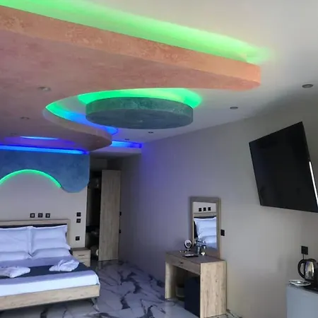 Golden Fox And Appartement