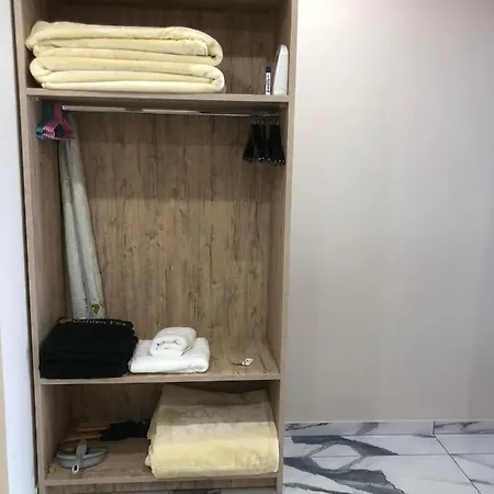 Golden Fox And Apartman Lákonesz