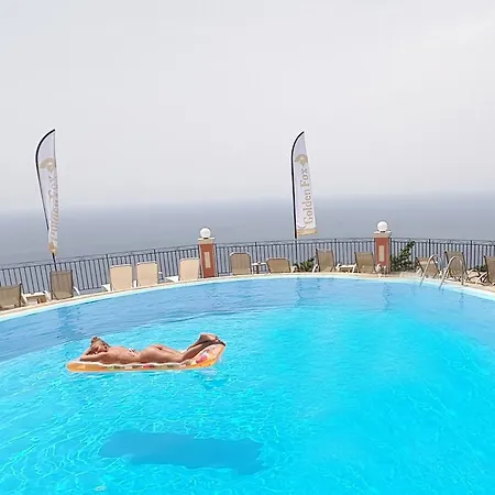Golden Fox Studios And Suites Lakones
