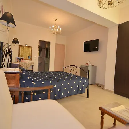 Golden Fox And Appartement