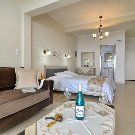 Golden Fox Studios And Suites Lakones
