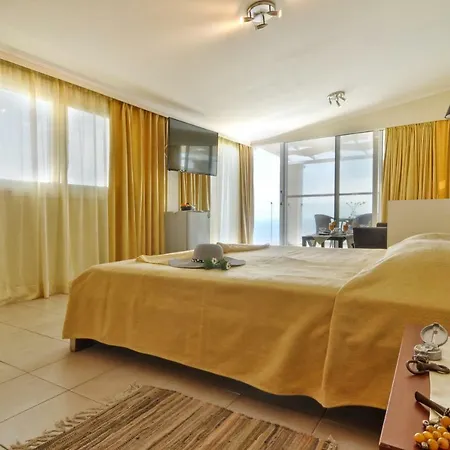 Apartment Golden Fox Studios And Suites Lakones