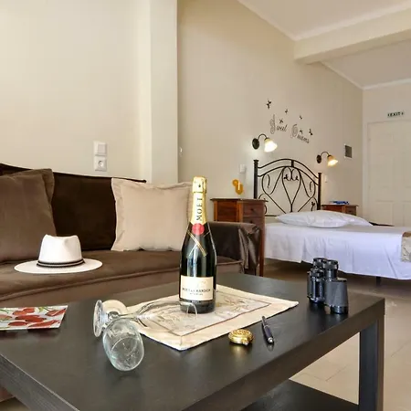 Golden Fox Studios And Suites