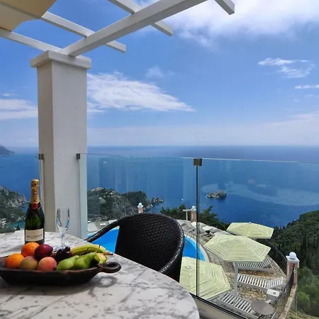 Golden Fox And * Lákonesz