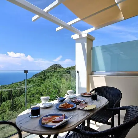 Golden Fox Studios And Suites Apartment Lakones