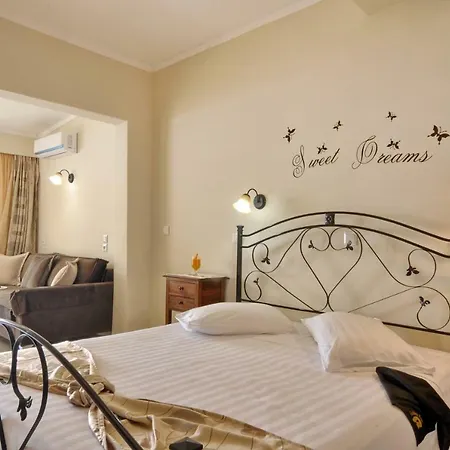 Golden Fox And Appartement