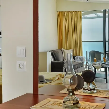 Golden Fox Studios And Suites Apartment Lakones
