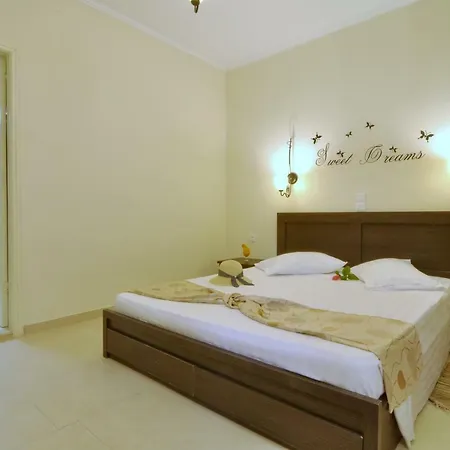 Golden Fox Studios And Suites Apartment