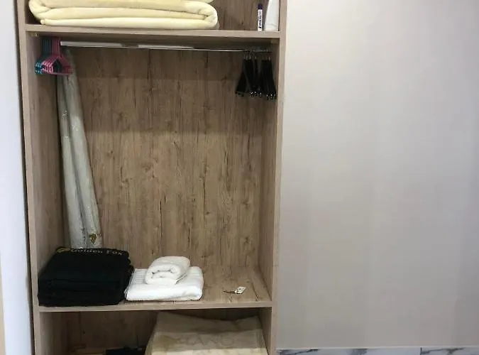 Golden Fox And شقة Lákones