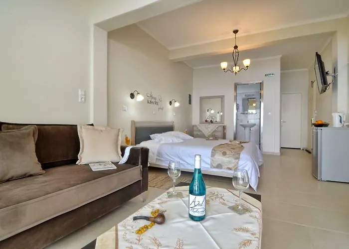 Golden Fox Studios&suites Lákones