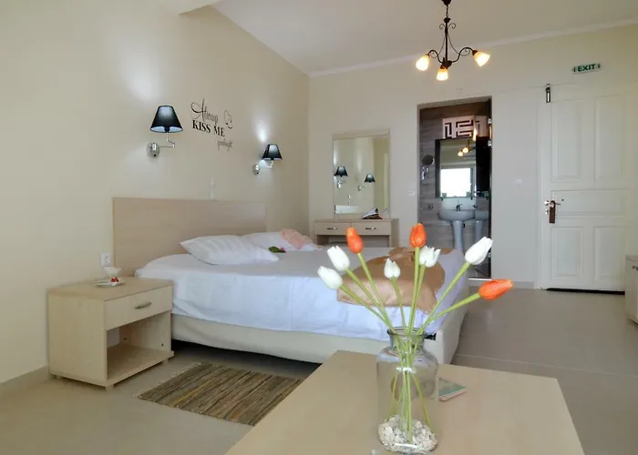 Golden Fox And * Lákones