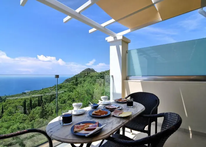 Golden Fox And شقة Lákones