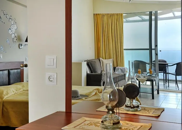 Golden Fox And شقة Lákones