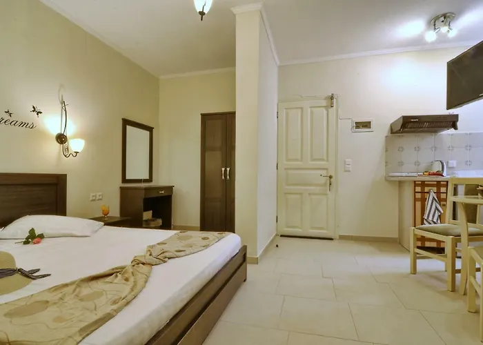 Golden Fox Studios&suites Apartamento Lákones